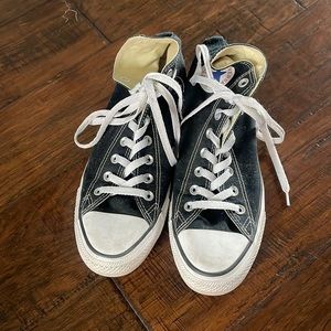 Black high top converse men’s size 9/women’s size 11